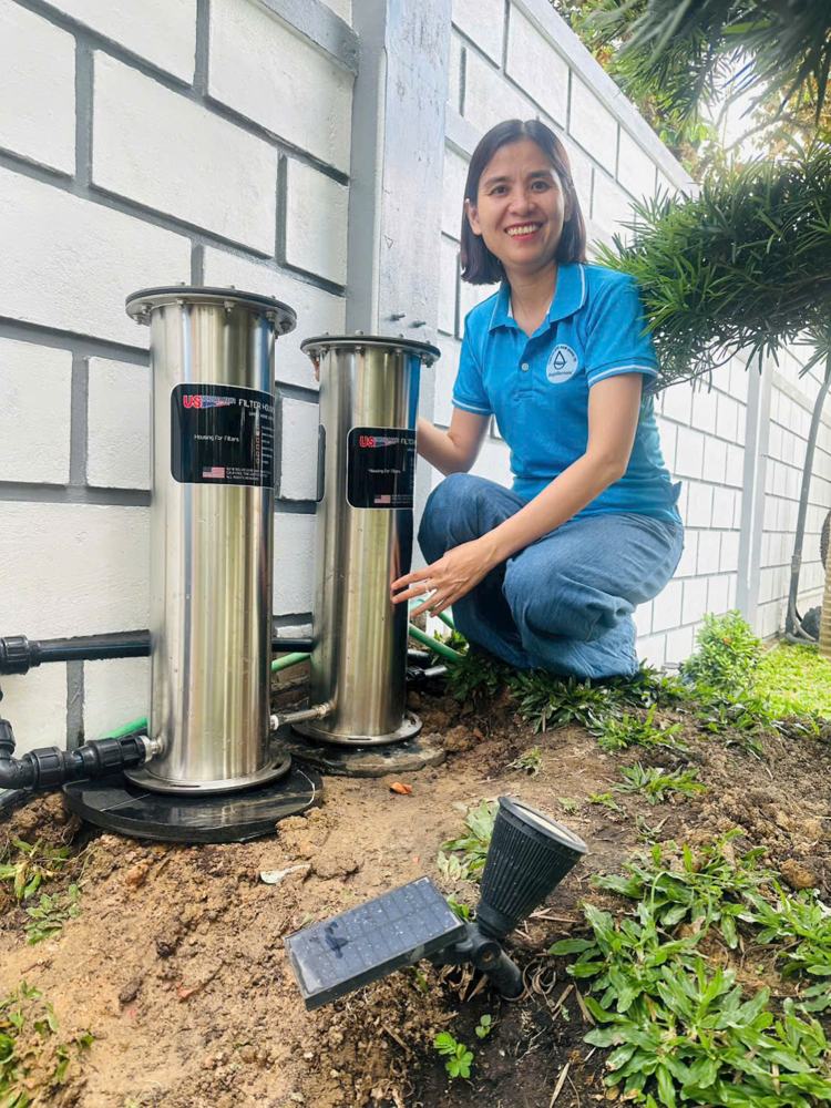 Em bên hệ thống lọc tổng ngoài sân