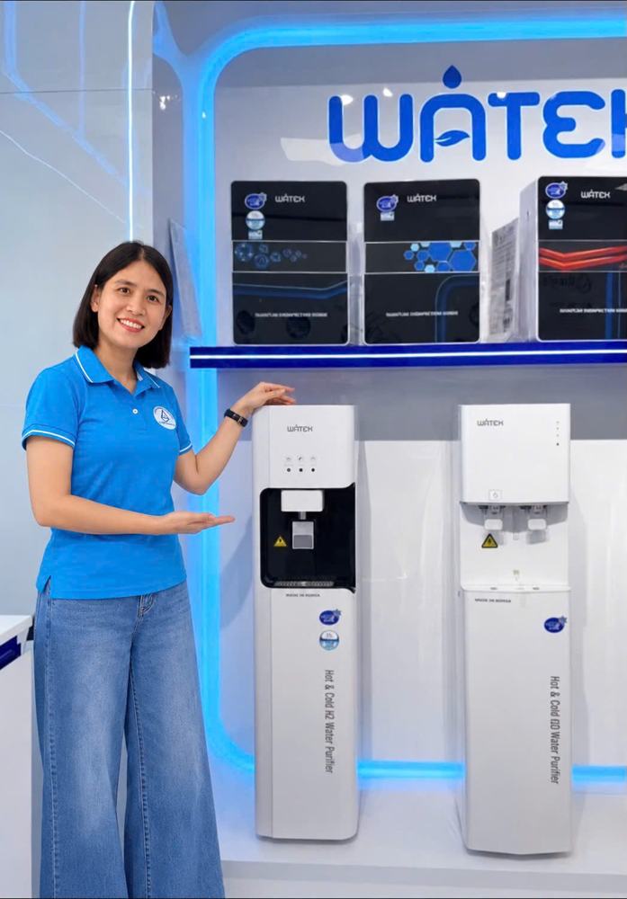 Em tại gian trưng bày máy lọc nước